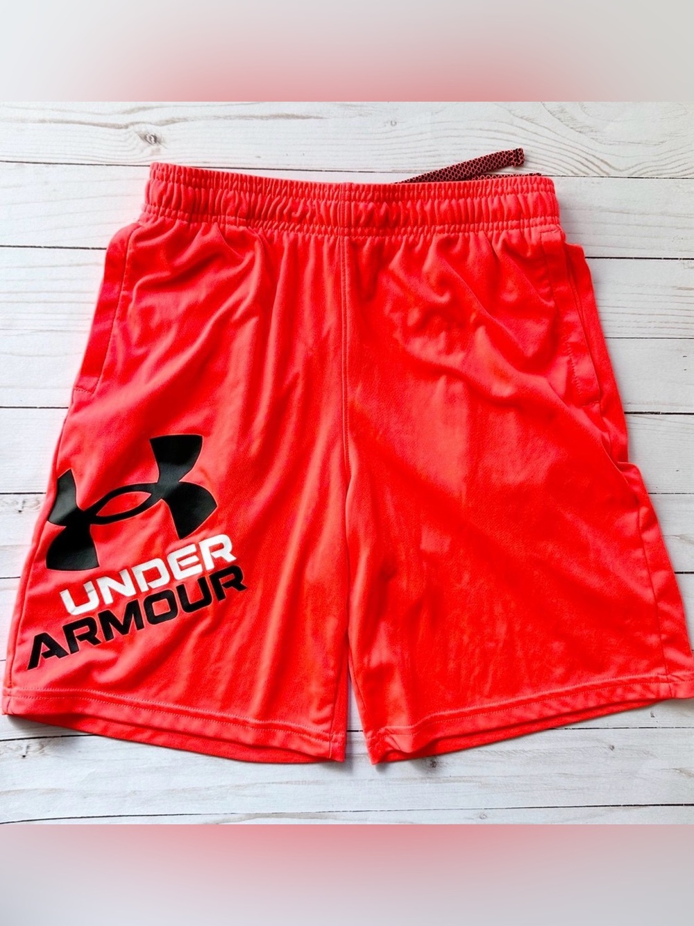 Boys Under Armour Shorts (size large)